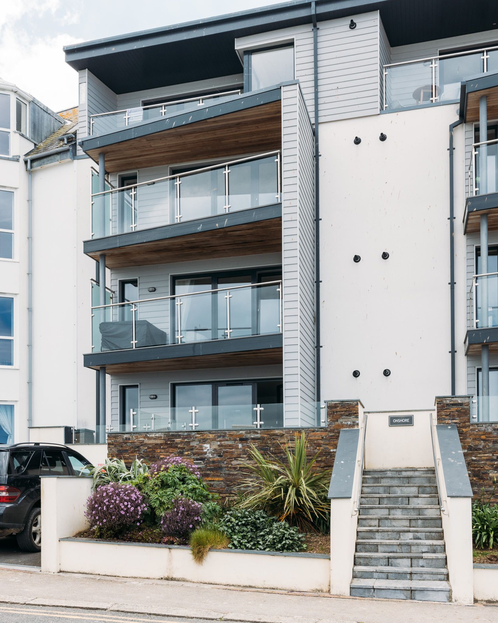 Stunning sea views beach apartment with parking