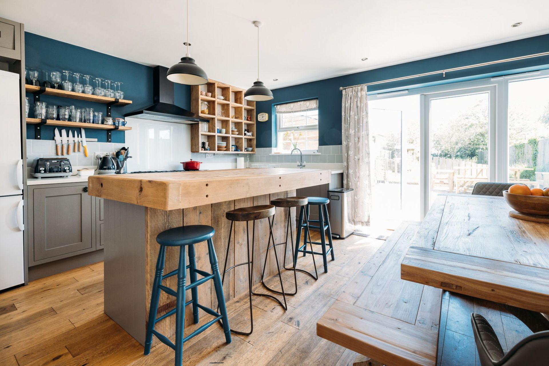 Peaceful, large, beautifully furnished cottage